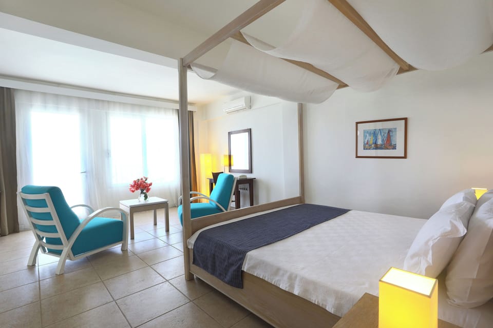 Premium bedding, minibar, in-room safe, WiFi (free)