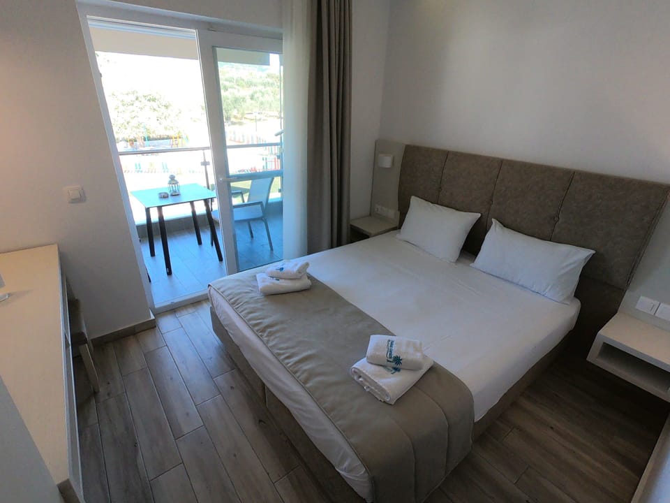 Design Studio, 1 Bedroom, Pool View, Poolside | In-room safe, blackout drapes, free WiFi, bed sheets