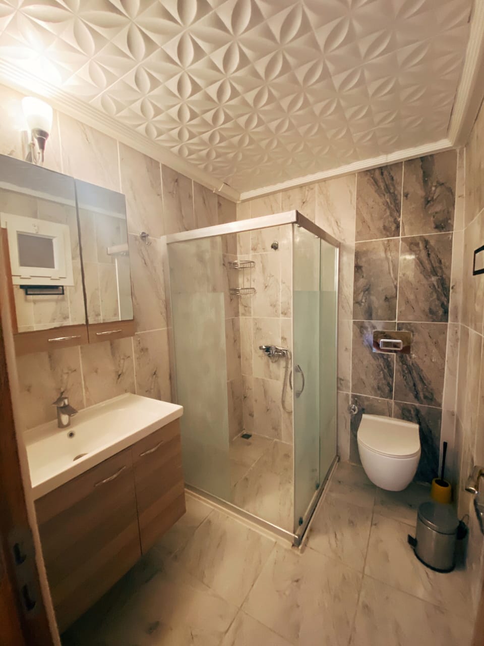 Family Room | Bathroom | Shower, towels