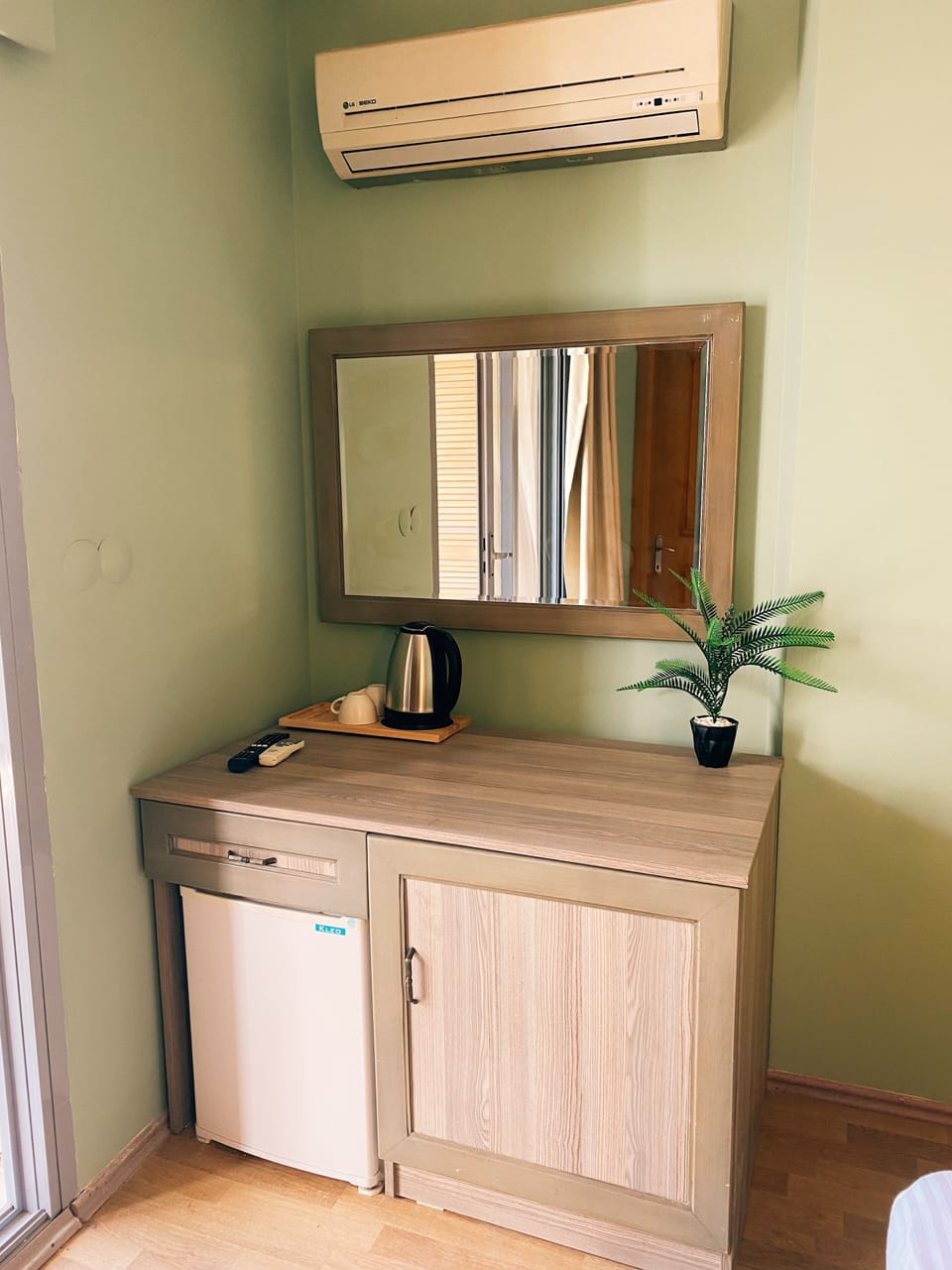 Standard Double or Twin Room | Free minibar items, individually decorated, desk, laptop workspace