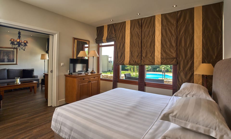 Family Suite, Balcony | Minibar, in-room safe, desk, blackout drapes