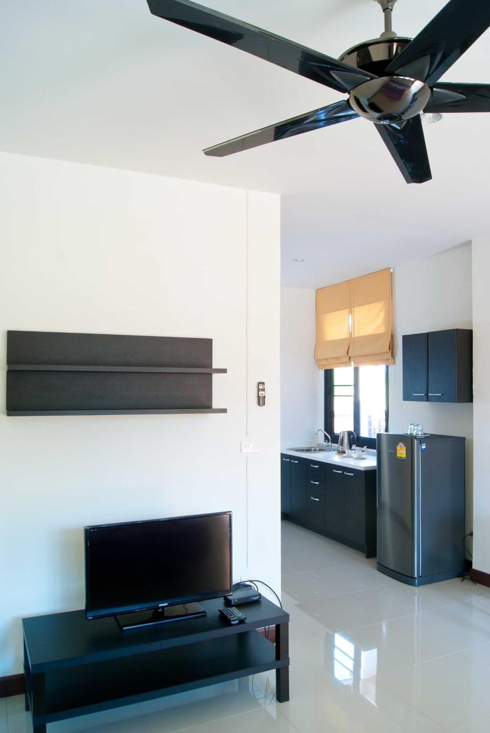 32-inch flat-screen TV with cable channels, TV