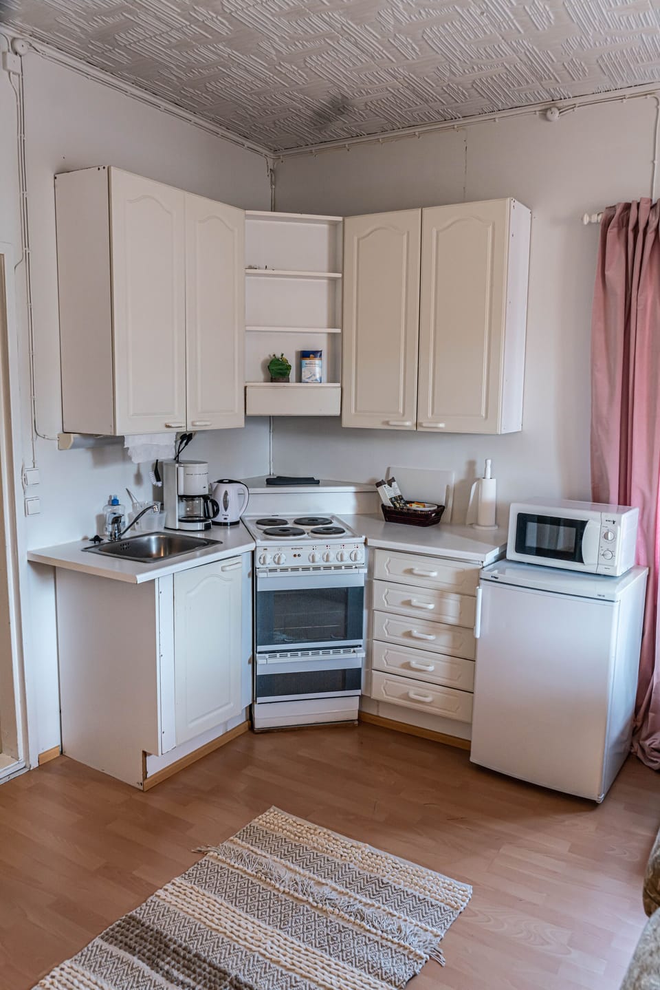 Apartment, 2 Bedrooms, Kitchen | Private kitchenette | Fridge, coffee/tea maker, electric kettle, highchair