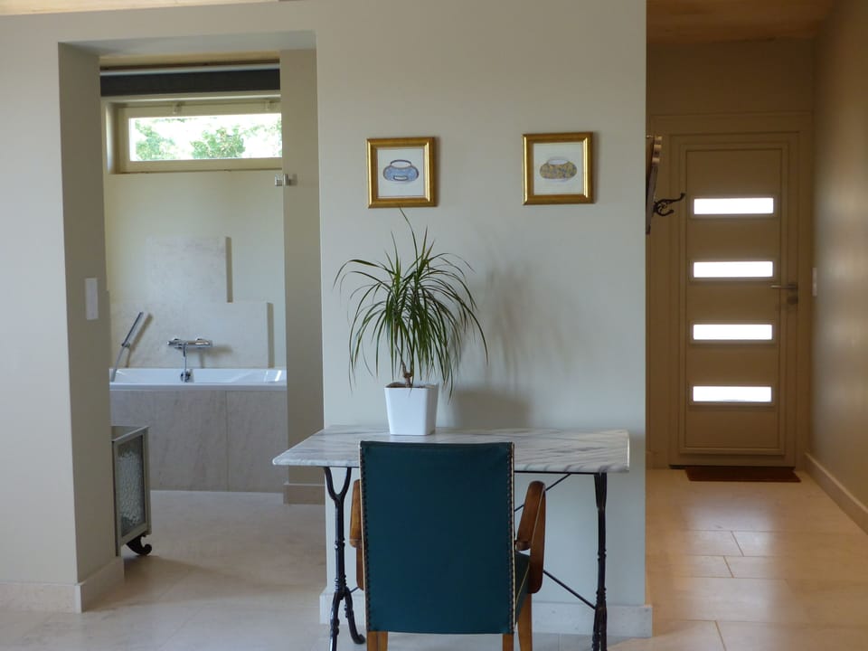 Suite (La Grimaldienne) | Bathroom | Deep soaking tub, rainfall showerhead, free toiletries, hair dryer