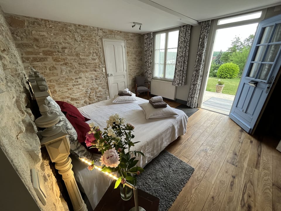Deluxe Double Room (La Nucerienne) | Down comforters, pillowtop beds, minibar, individually decorated