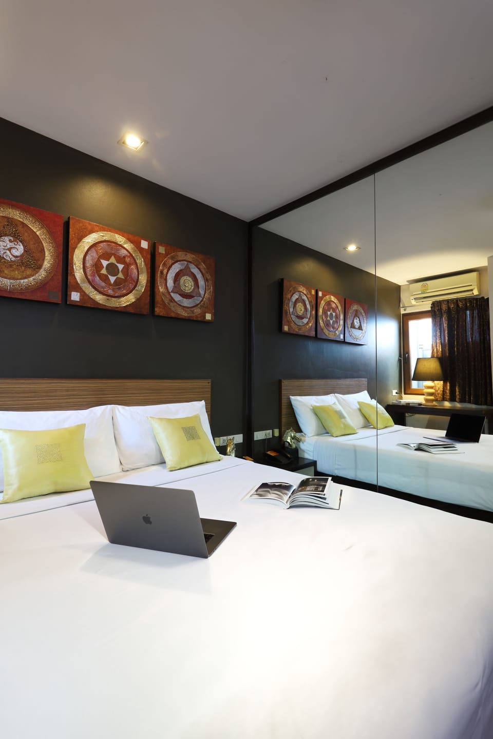 Superior Double Room | Minibar, in-room safe, desk, blackout drapes