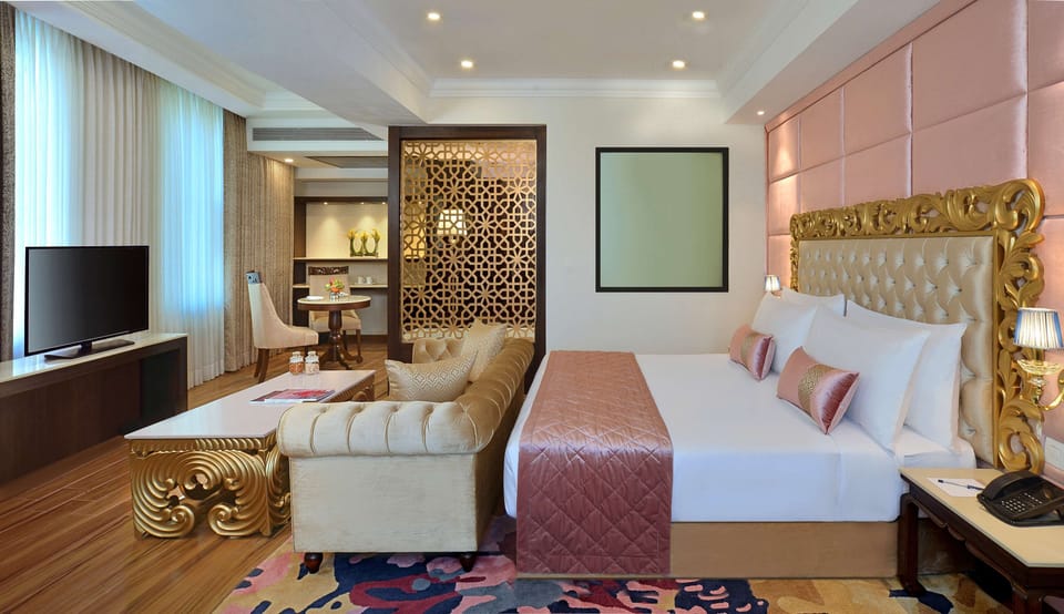 Business Room (Business Class) | Egyptian cotton sheets, premium bedding, in-room safe, desk