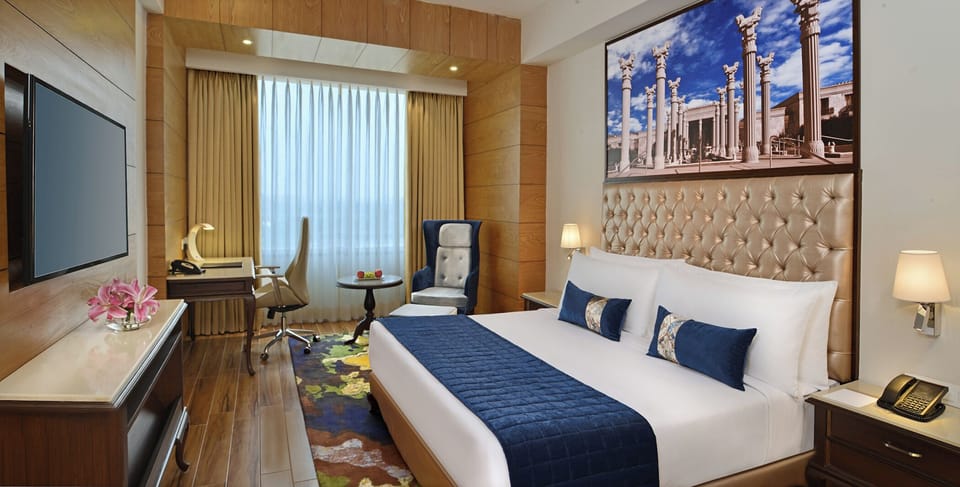 Egyptian cotton sheets, premium bedding, in-room safe, desk