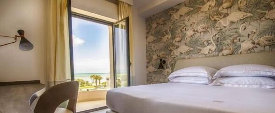 Premium bedding, minibar, in-room safe, desk