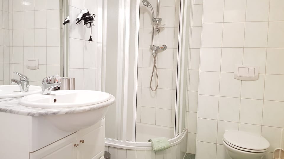 Single Room | Bathroom | Towels