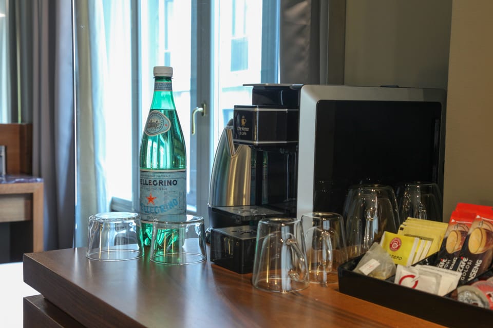 Superior Suite Glass | Coffee and/or coffee maker