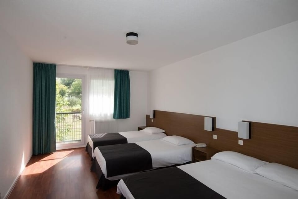 Family Room | 1 bedroom, desk, blackout drapes, soundproofing