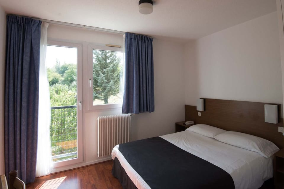 Double Room | 1 bedroom, desk, blackout drapes, soundproofing