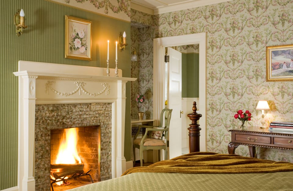 Deluxe Room, 1 King Bed, Private Bathroom (Room 1) | Living area | Flat-screen TV, fireplace, DVD player, iPod dock
