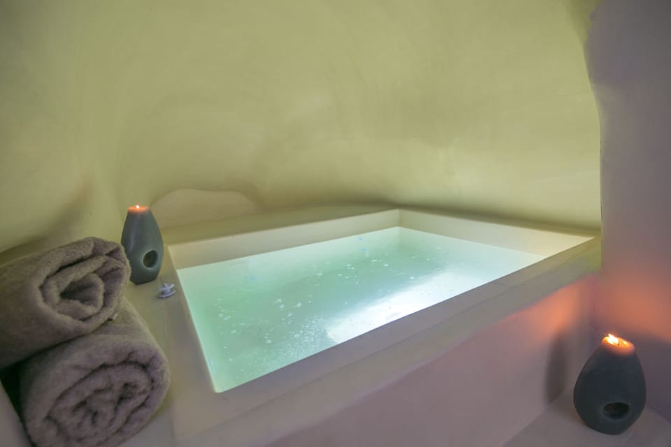 Apartment | Jetted tub