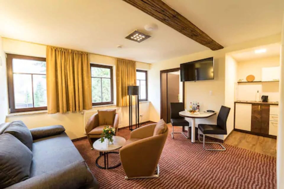 Suite | Living area | TV