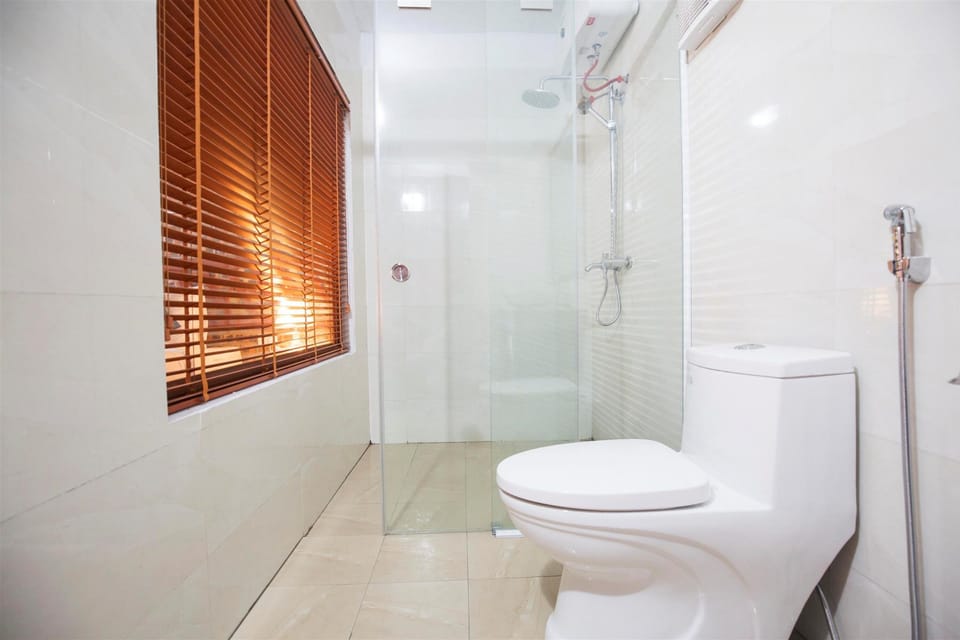 Shower, free toiletries, hair dryer, towels