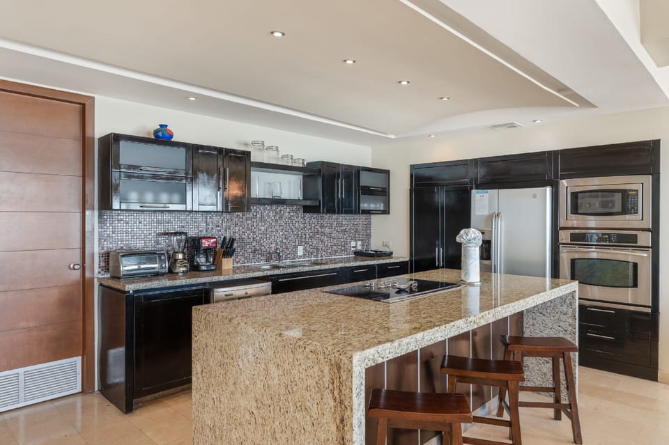 Condo | Private kitchen | Full-size fridge, microwave, oven, stovetop