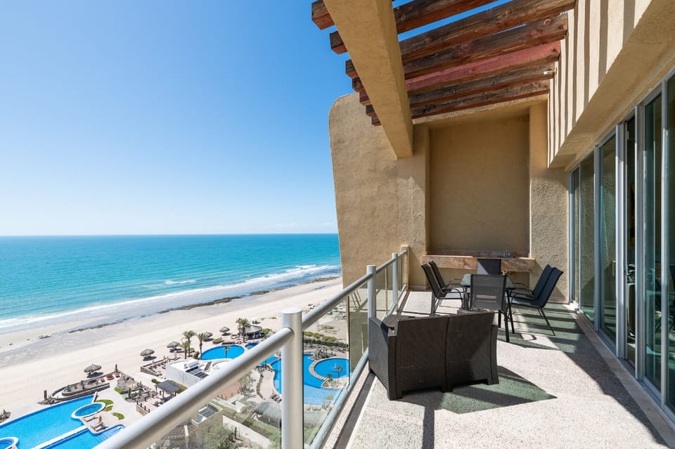 Panoramic Condo, 4 Bedrooms | Terrace/patio