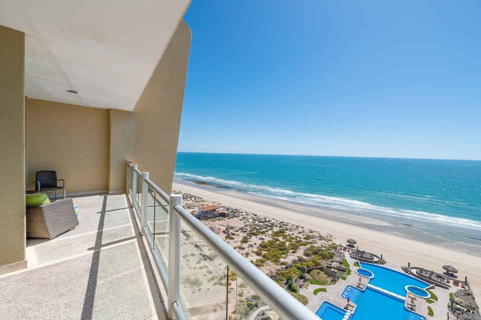 Panoramic Condo, 4 Bedrooms | Terrace/patio