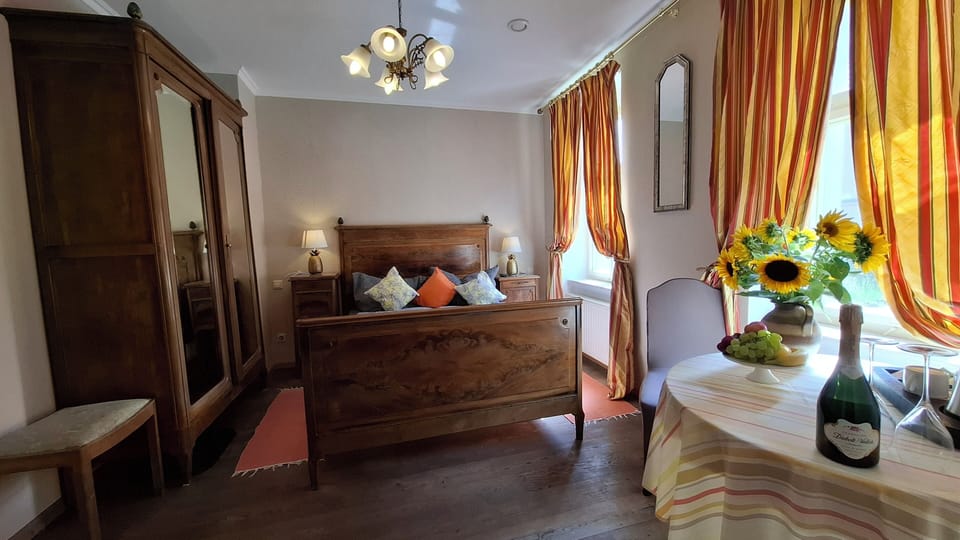 Standard Double Room | Desk, individually decorated, individually furnished