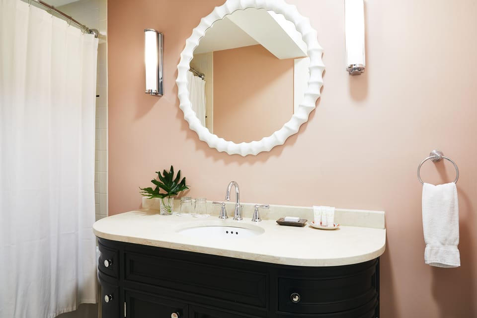 Deluxe Studio Suite | Bathroom sink