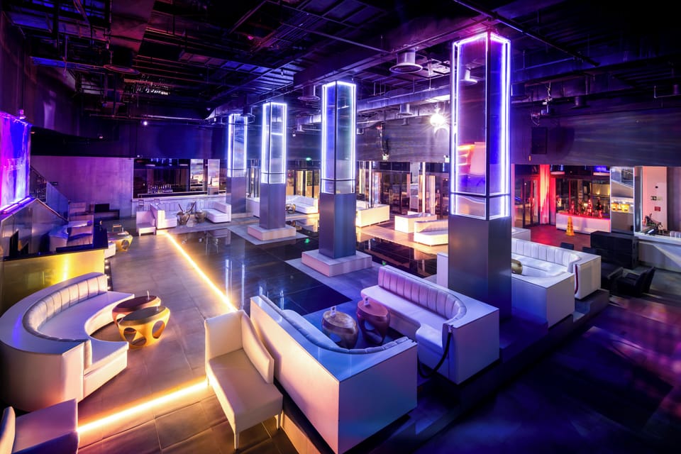 7 bars/lounges, swim-up bar