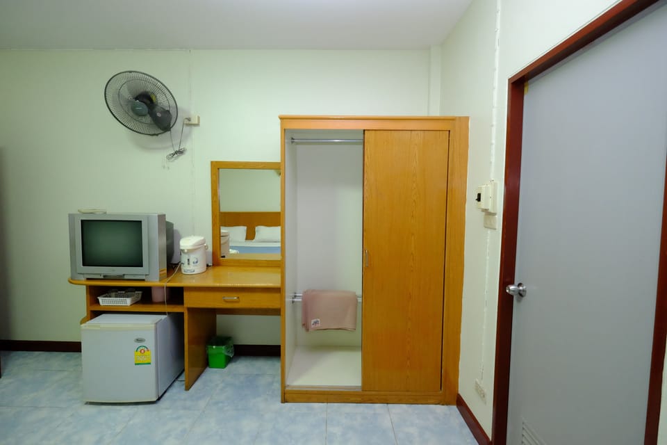 Standard Double Room with Fan | Room amenity