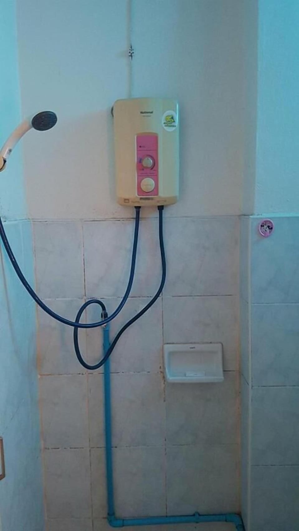 Shower, free toiletries, towels