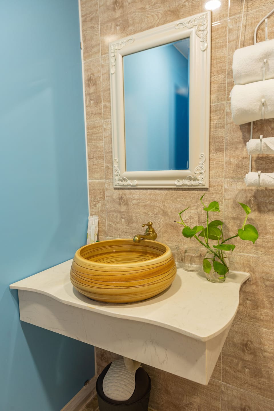 Superior Twin Room, 2 Twin Beds, City View | Bathroom | Shower, free toiletries, hair dryer, slippers
