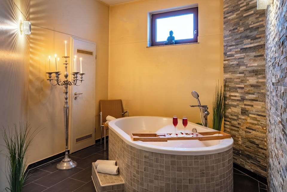 Couples treatment rooms, body treatments, body wraps, body scrubs