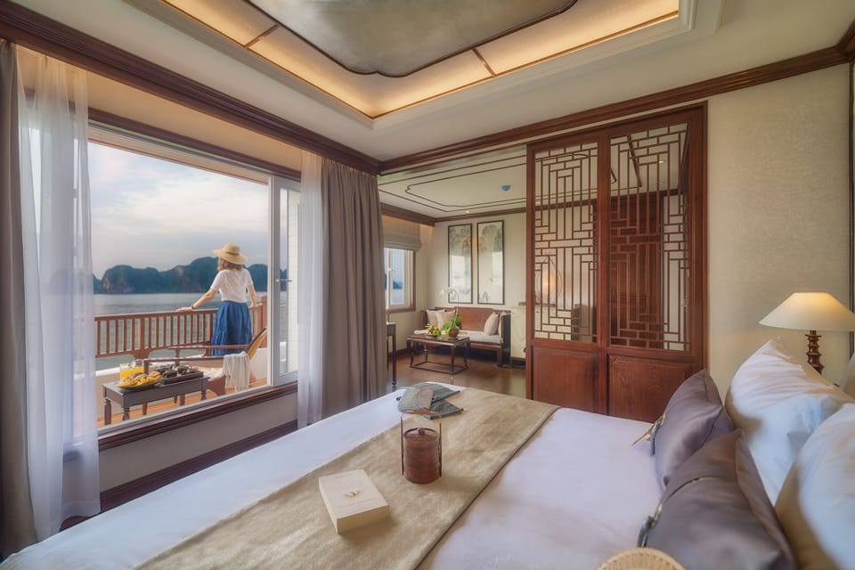 Junior Suite, 1 King Bed, Ocean View | Minibar, in-room safe, individually decorated, individually furnished