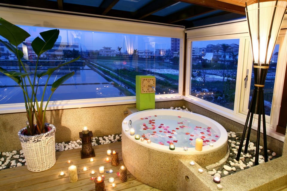 Luxury Double Room | Bathroom | Free toiletries, hair dryer, electronic bidet, towels