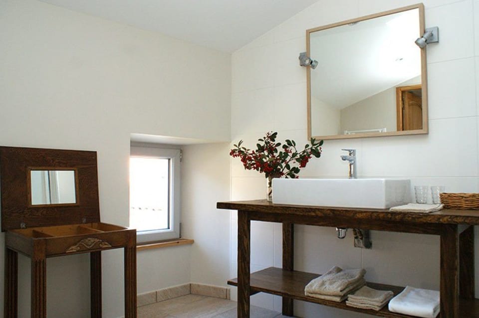 Deluxe Double or Twin Room, 1 Bedroom, Non Smoking (Le Causse Méjean) | Bathroom | Shower, rainfall showerhead, free toiletries, hair dryer