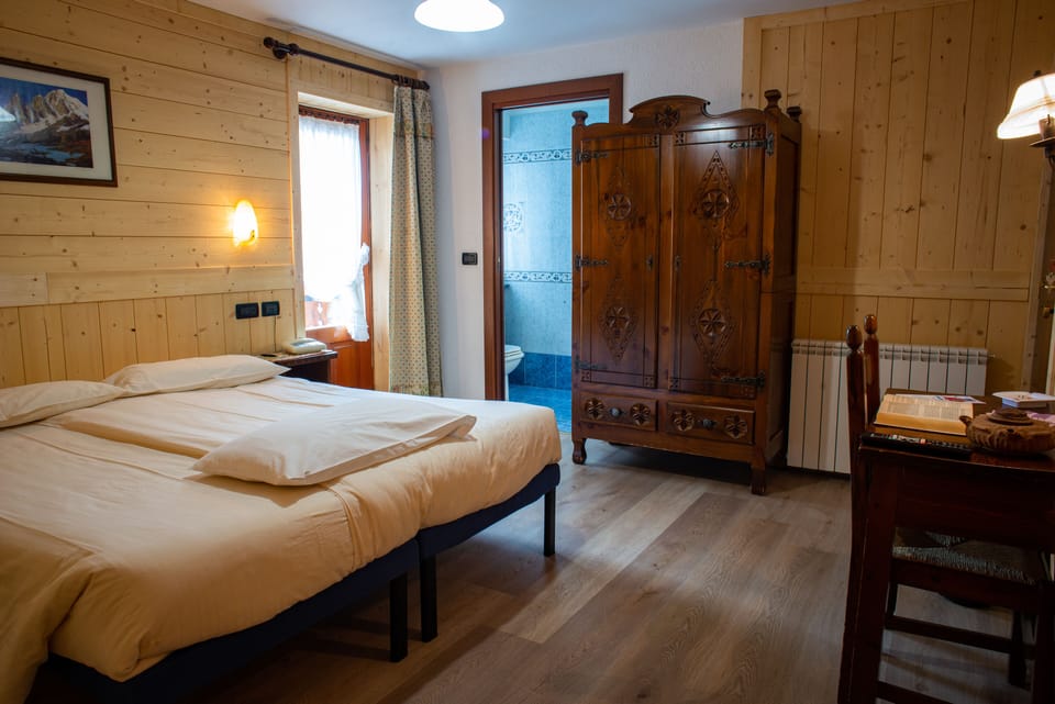 Quadruple Room | In-room safe, desk, blackout drapes, free WiFi