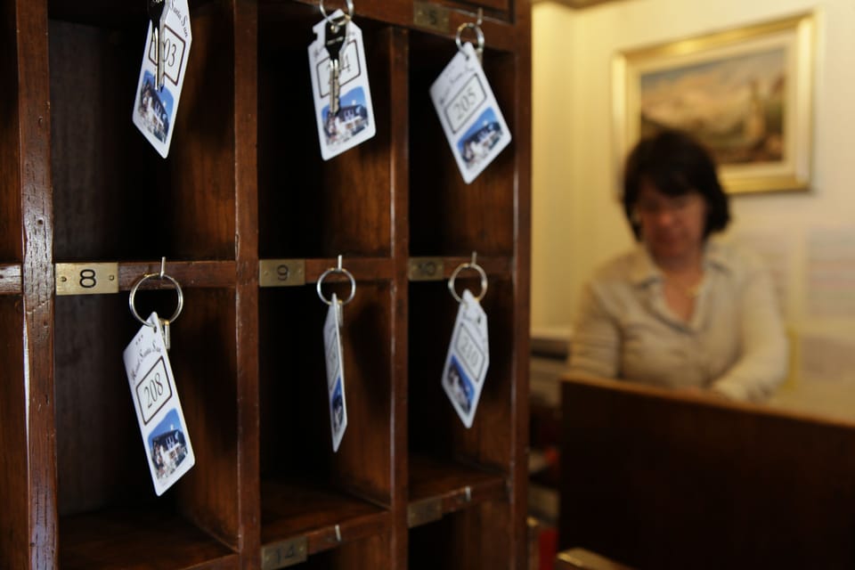 Check-in/check-out kiosk