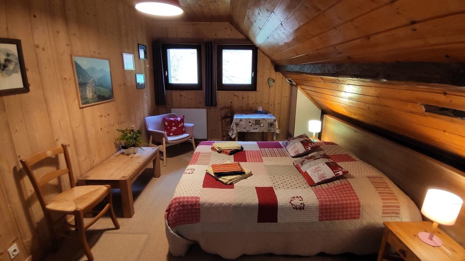 Classic Double or Twin Room, Private Bathroom, Mountain View (Outrechenais)