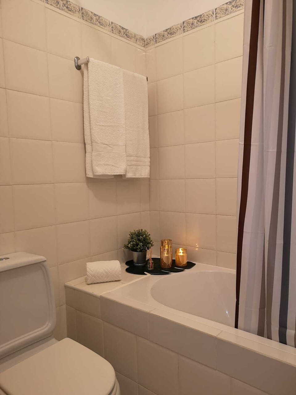 Studio Comfort - 2 single beds | Bathroom | Bathtub, free toiletries, hair dryer, bidet