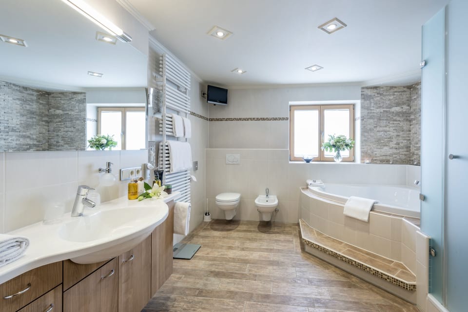 Suite, 1 Bedroom, Balcony, Lake View | Bathroom | Shower, free toiletries, hair dryer, bathrobes