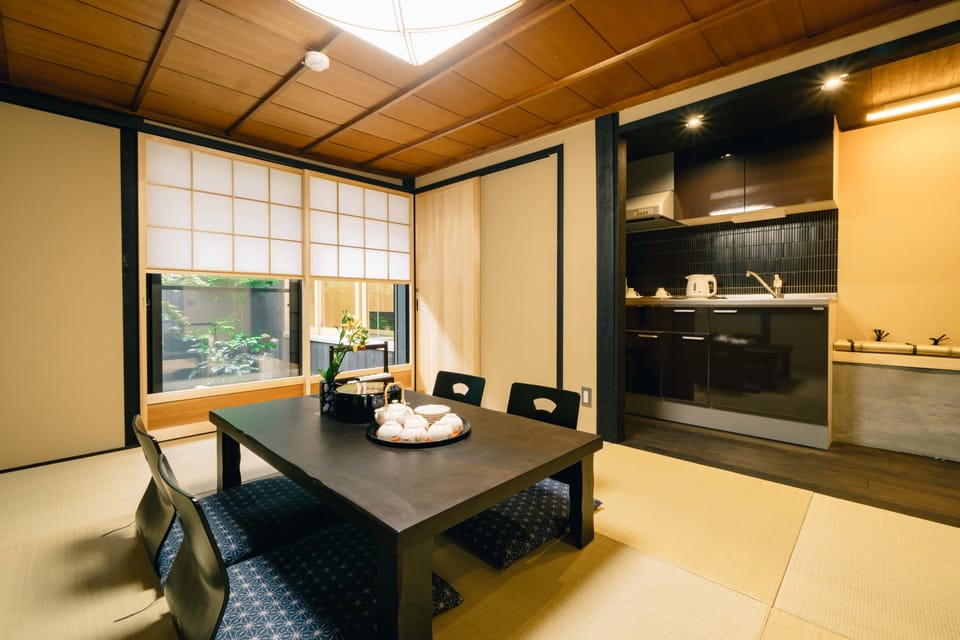 Private Vacation Home | Living room | Flat-screen TV