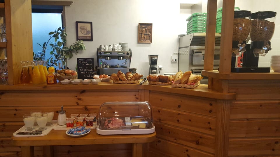 Daily buffet breakfast for a fee