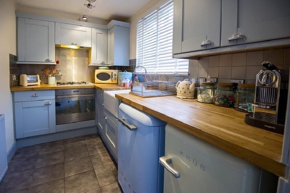 Cottage, 3 Bedrooms | Private kitchen