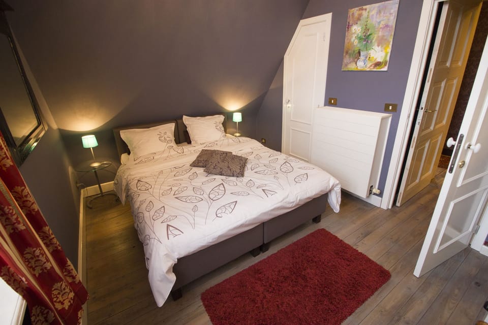 Classic Double Room (vermillon) | Free WiFi