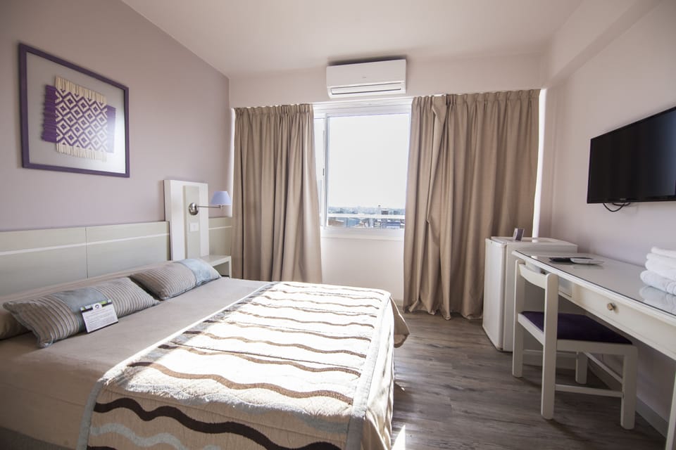 Standard Double Room, 1 King Bed, Non Smoking | Premium bedding, minibar, in-room safe, desk