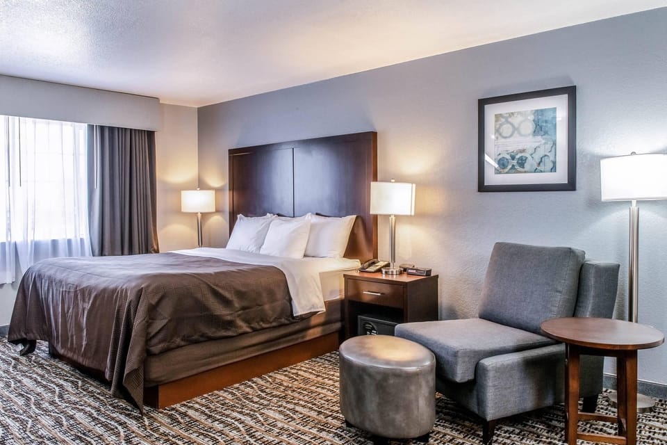 Suite, 1 King Bed, Non Smoking, Hot Tub | Pillowtop beds, desk, blackout drapes, iron/ironing board
