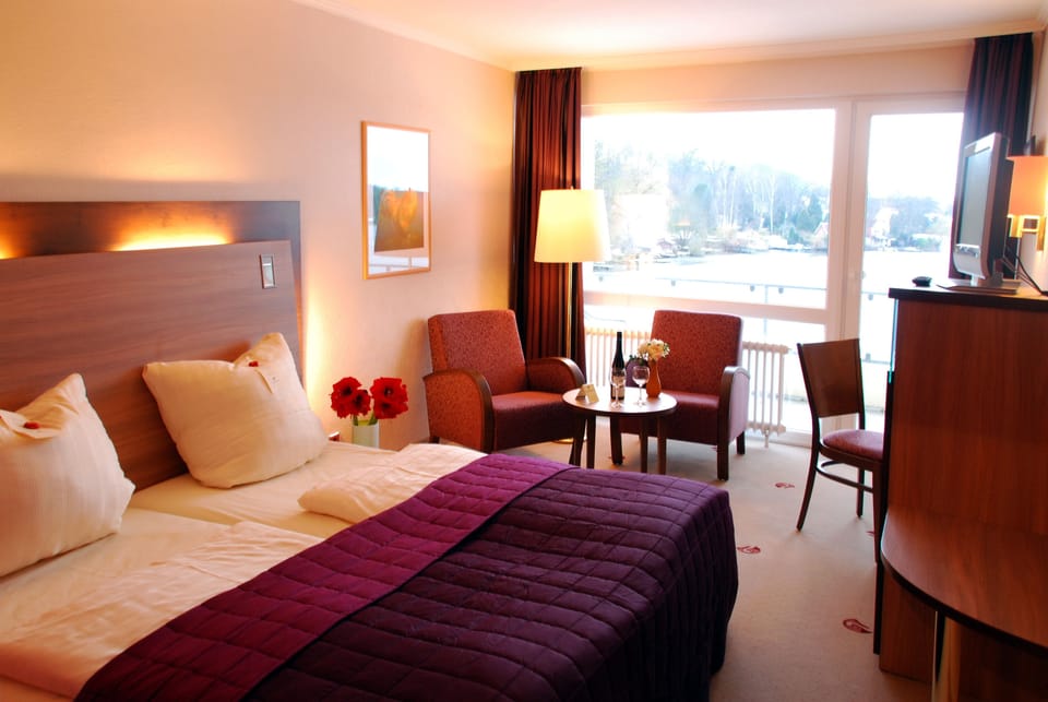 Minibar, in-room safe, desk, laptop workspace