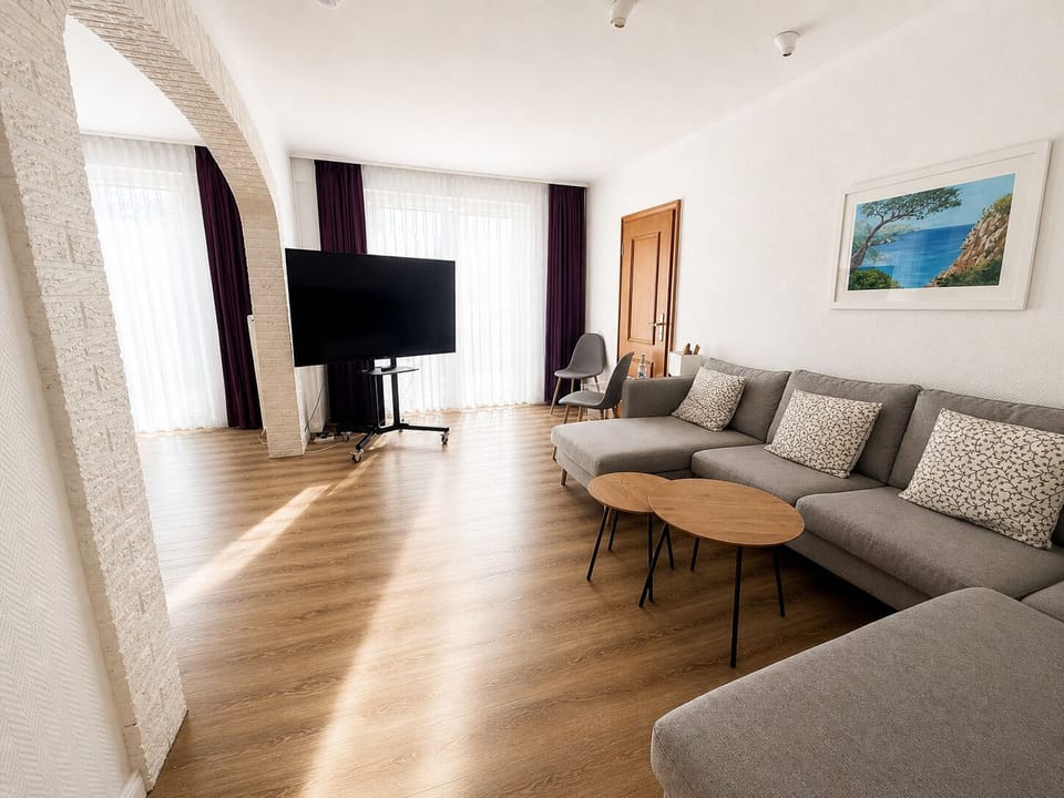 Suite | Minibar, in-room safe, desk, laptop workspace