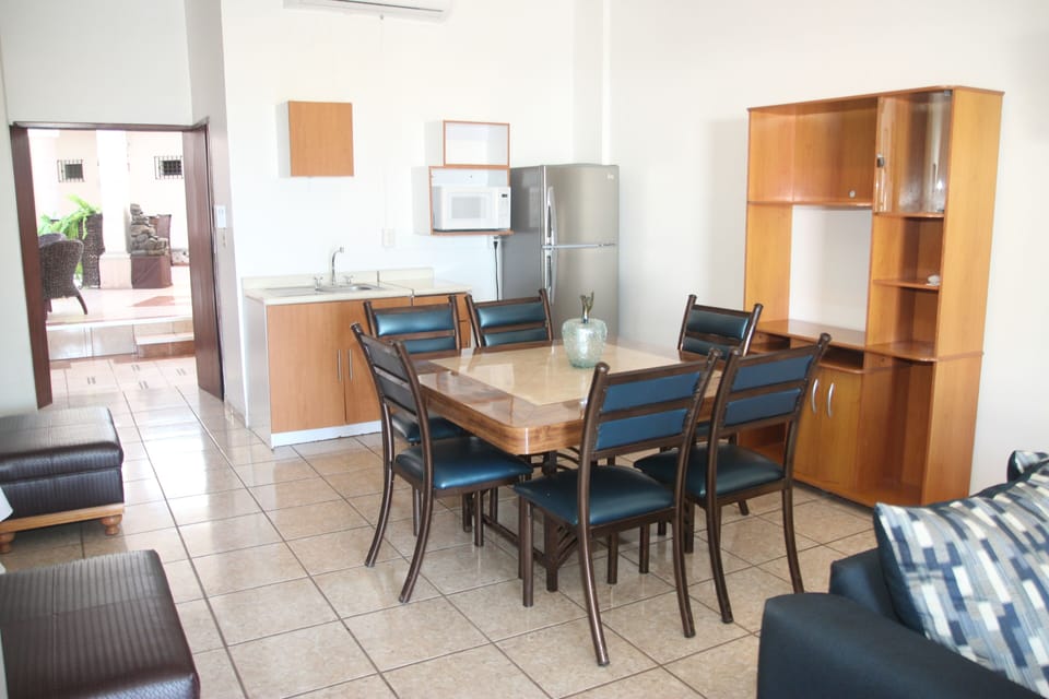 Room (SUITE 1) | In-room dining
