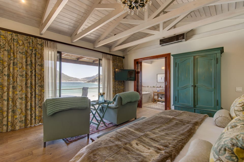 Luxury Island Suites | Premium bedding, minibar, in-room safe, individually decorated