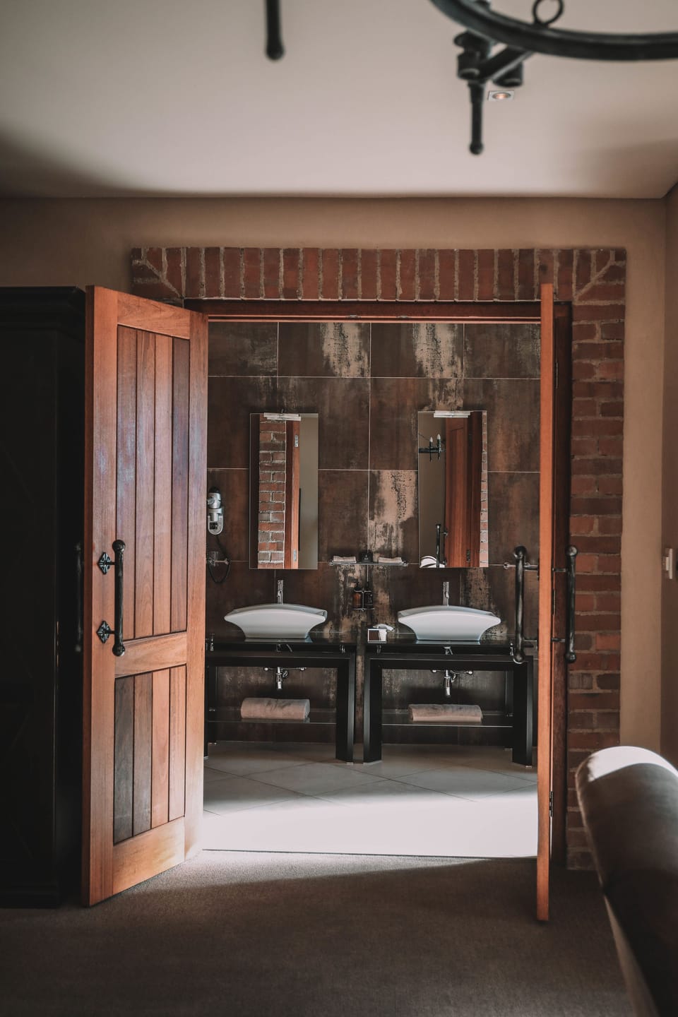 Deluxe Room | 1 bedroom, premium bedding, minibar, in-room safe